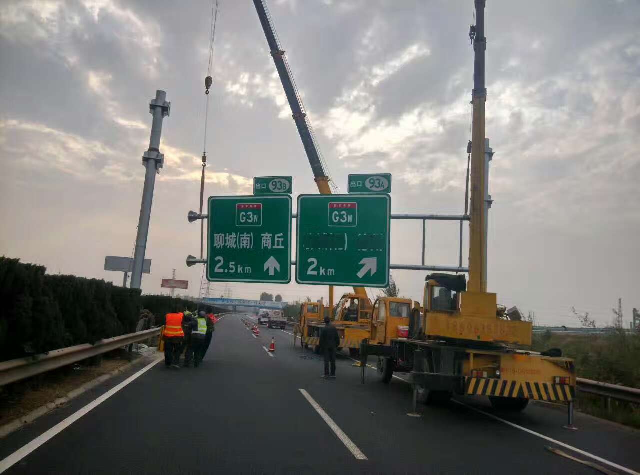 咸宁咸宁高速公路标志牌施工案例