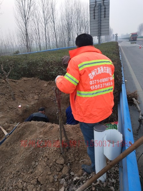 咸宁咸宁高速公路标志牌基础施工案例